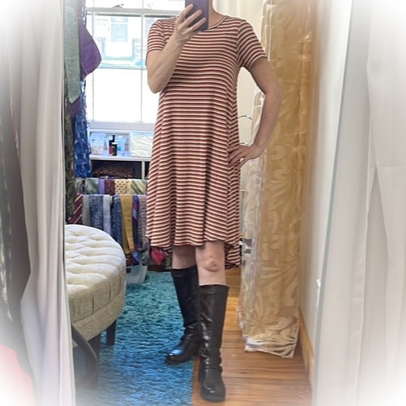 💕Beautiful Striped & Ribbed Lularoe Carly Dress💕 - Picture 4 of 14